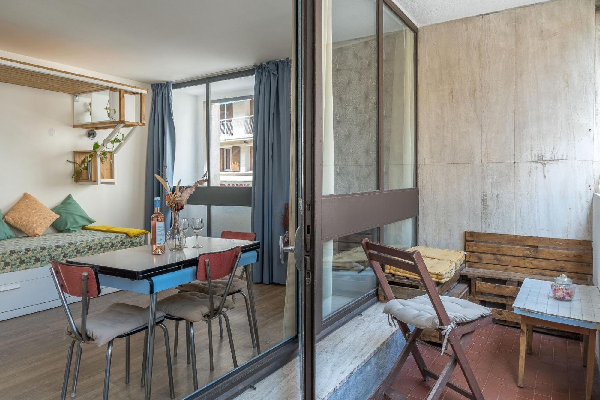 Apartment *las Flores* Joli Avec Balcon
